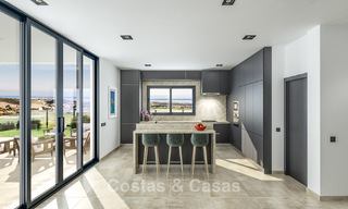 Lujosa y moderna villa de nueva construcción con vistas panorámicas al mar en venta, primera línea de golf en Mijas, Costa del Sol 775015 