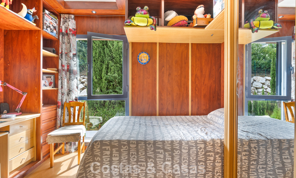 Amplia casa adosada con jardín privado en venta, rodeada de campos de golf en Nueva Andalucía, Marbella 775078