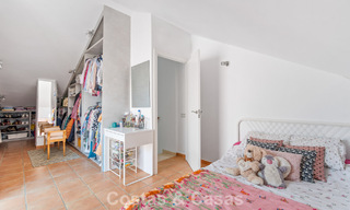 Amplia casa adosada con jardín privado en venta, rodeada de campos de golf en Nueva Andalucía, Marbella 775079 