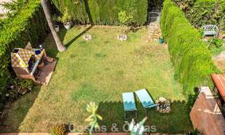 Amplia casa adosada con jardín privado en venta, rodeada de campos de golf en Nueva Andalucía, Marbella 775083 