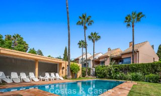 Amplia casa adosada con jardín privado en venta, rodeada de campos de golf en Nueva Andalucía, Marbella 775085 
