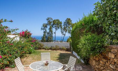 Amplia casa adosada de 4 dormitorios con preciosas vistas al mar en venta ubicada en Marbella Este 775129