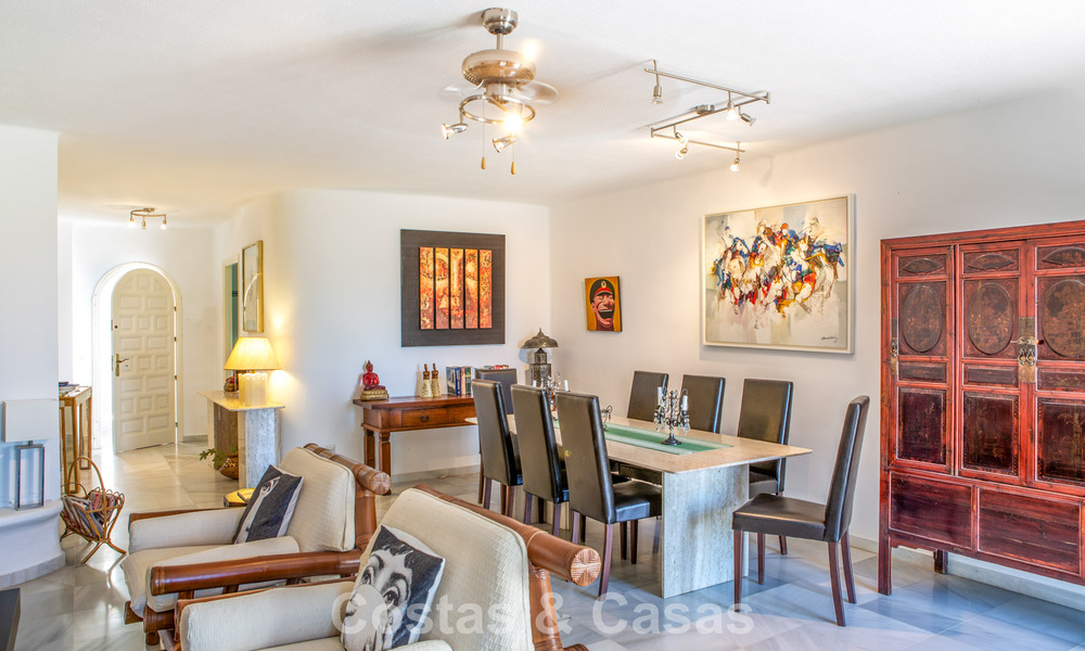 Amplia casa adosada de 4 dormitorios con preciosas vistas al mar en venta ubicada en Marbella Este 775131