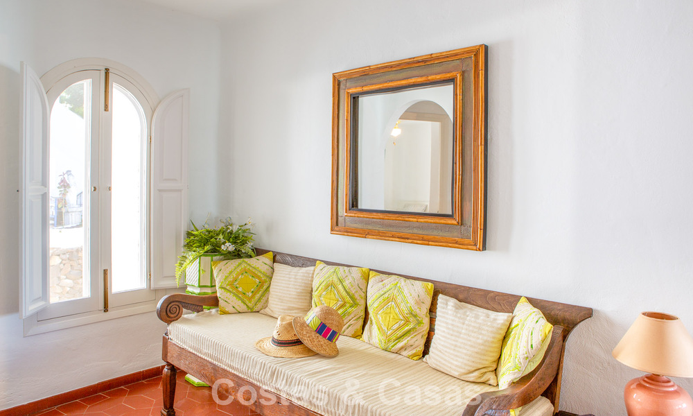 Amplia casa adosada de 4 dormitorios con preciosas vistas al mar en venta ubicada en Marbella Este 775136