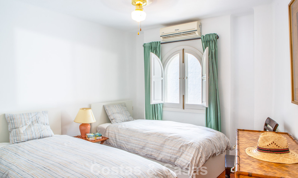 Amplia casa adosada de 4 dormitorios con preciosas vistas al mar en venta ubicada en Marbella Este 775139