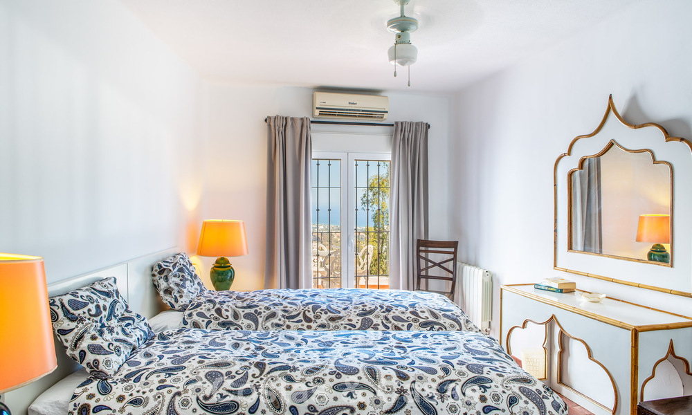 Amplia casa adosada de 4 dormitorios con preciosas vistas al mar en venta ubicada en Marbella Este 775140