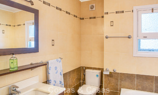 Amplia casa adosada de 4 dormitorios con preciosas vistas al mar en venta ubicada en Marbella Este 775141 