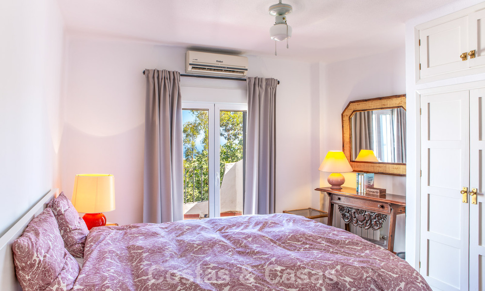 Amplia casa adosada de 4 dormitorios con preciosas vistas al mar en venta ubicada en Marbella Este 775142