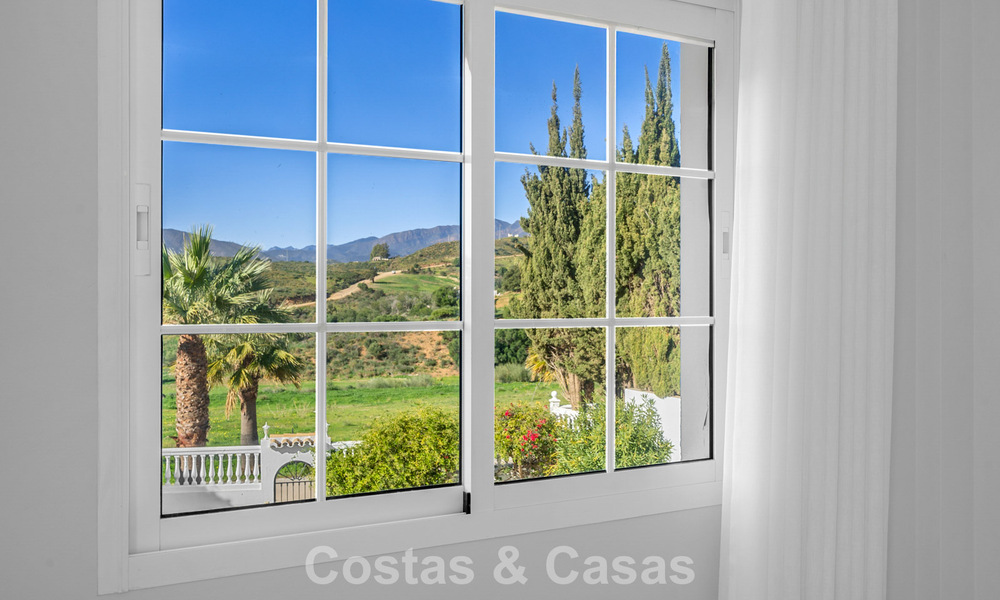 Villa de lujo lista para entrar a vivir en estilo mediterráneo en venta en una zona residencial en el valle del golf de Mijas, Costa del Sol 775148