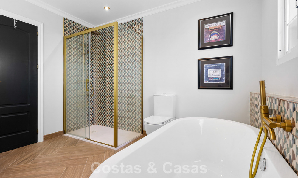 Villa de lujo lista para entrar a vivir en estilo mediterráneo en venta en una zona residencial en el valle del golf de Mijas, Costa del Sol 775153