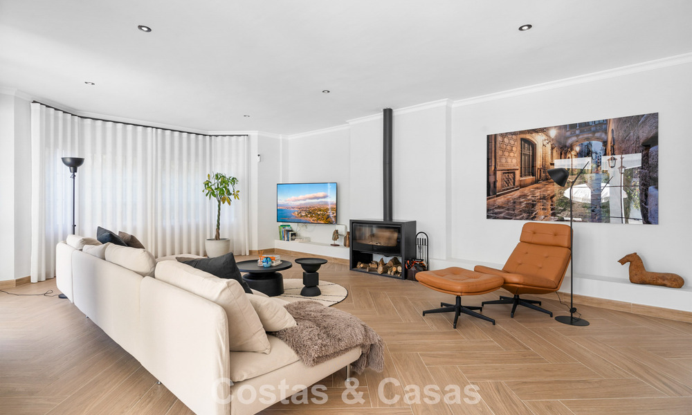 Villa de lujo lista para entrar a vivir en estilo mediterráneo en venta en una zona residencial en el valle del golf de Mijas, Costa del Sol 775163