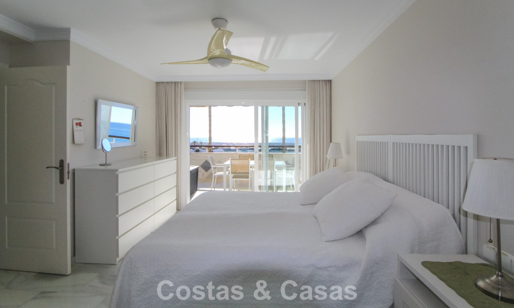 Apartamento en primera línea de playa con vistas fenomenales en venta en Marbella centro 775031