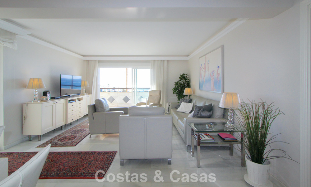 Apartamento en primera línea de playa con vistas fenomenales en venta en Marbella centro 775035