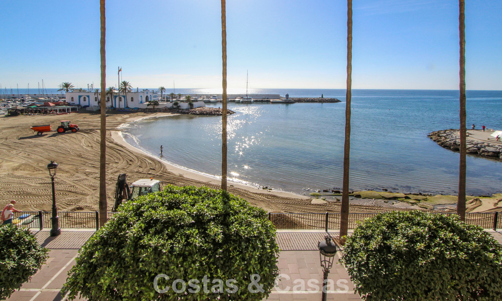 Apartamento en primera línea de playa con vistas fenomenales en venta en Marbella centro 775036