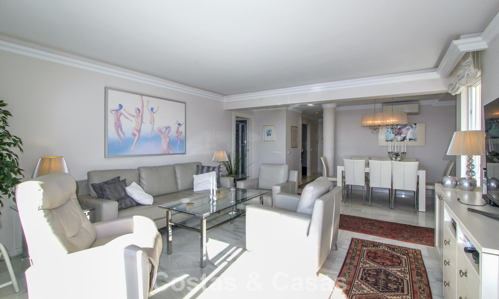 Apartamento en primera línea de playa con vistas fenomenales en venta en Marbella centro 775040