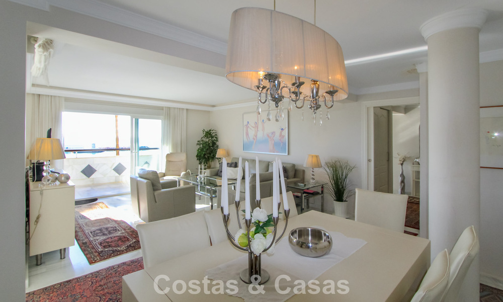 Apartamento en primera línea de playa con vistas fenomenales en venta en Marbella centro 775041