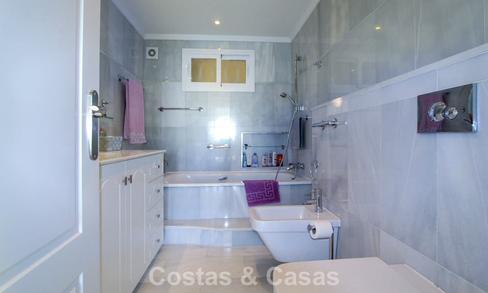 Apartamento en primera línea de playa con vistas fenomenales en venta en Marbella centro 775043
