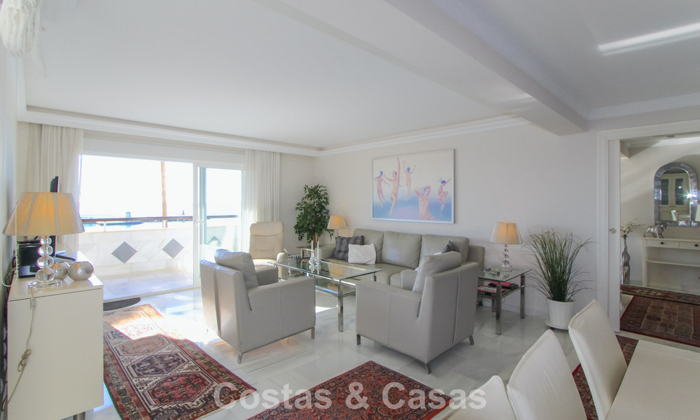 Apartamento en primera línea de playa con vistas fenomenales en venta en Marbella centro 775045