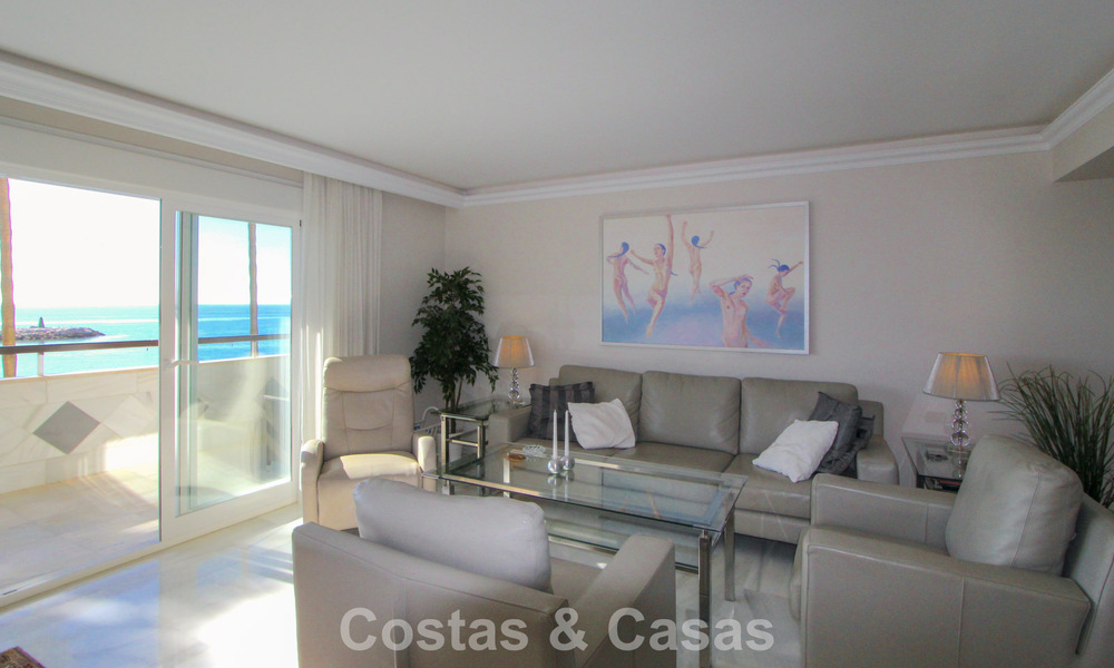 Apartamento en primera línea de playa con vistas fenomenales en venta en Marbella centro 775050