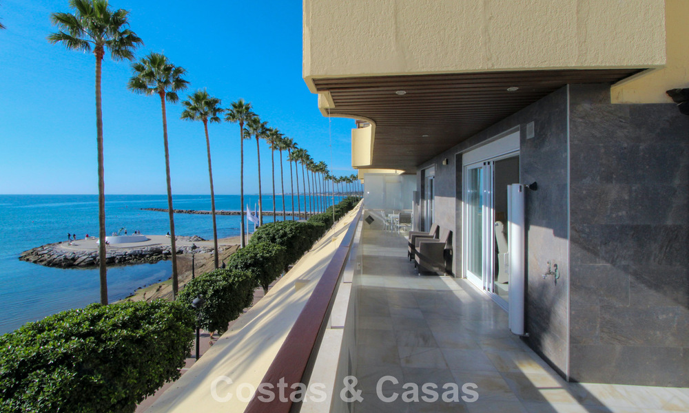 Apartamento en primera línea de playa con vistas fenomenales en venta en Marbella centro 775054