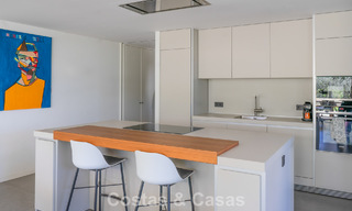 Apartamento modernista en planta baja en urbanización cerrada de Sotogrande, Costa del Sol 775332 