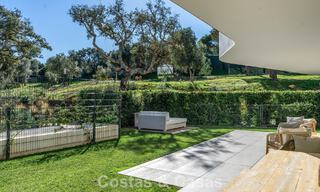 Apartamento modernista en planta baja en urbanización cerrada de Sotogrande, Costa del Sol 775333 