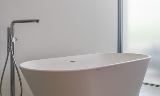 Apartamento modernista en planta baja en urbanización cerrada de Sotogrande, Costa del Sol 775341 