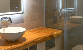 Apartamento modernista en planta baja en urbanización cerrada de Sotogrande, Costa del Sol 775346 