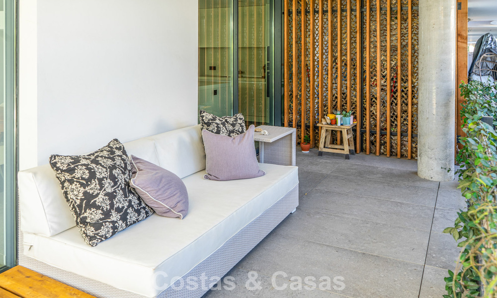Apartamento modernista en planta baja en urbanización cerrada de Sotogrande, Costa del Sol 775351
