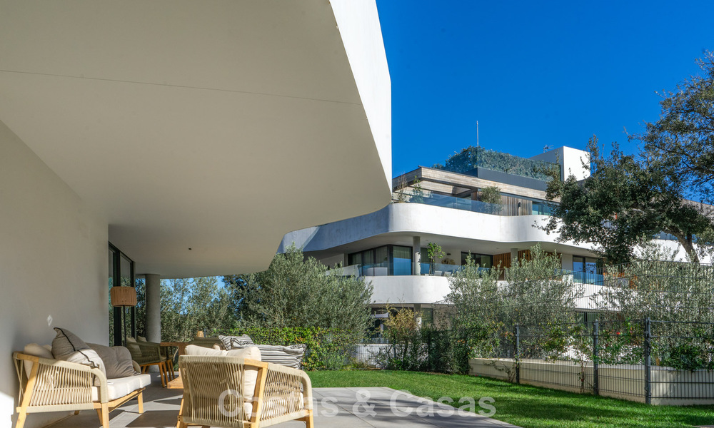 Apartamento modernista en planta baja en urbanización cerrada de Sotogrande, Costa del Sol 775354