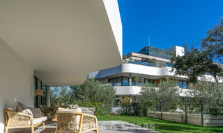 Apartamento modernista en planta baja en urbanización cerrada de Sotogrande, Costa del Sol 775354 