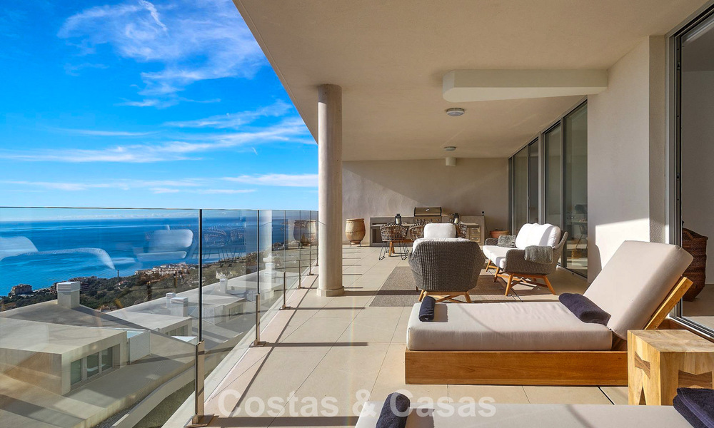 Apartamento moderno y listo para entrar a vivir con vistas panorámicas al mar en venta en Benalmádena, Costa del Sol 775489