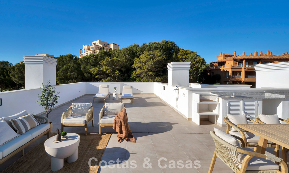 Ático de reciente construcción con amplio solárium en venta en complejo cerrado en Benahavis - Marbella 775440