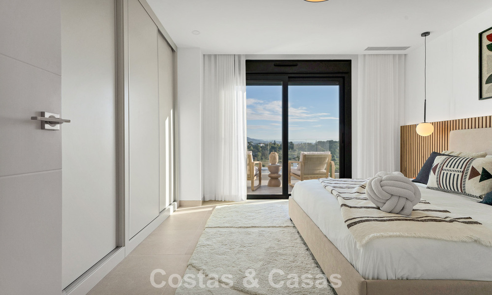 Ático de reciente construcción con amplio solárium en venta en complejo cerrado en Benahavis - Marbella 775442