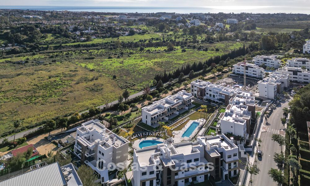 Ático de reciente construcción con amplio solárium en venta en complejo cerrado en Benahavis - Marbella 775450