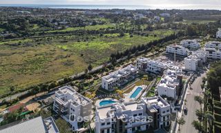 Ático de reciente construcción con amplio solárium en venta en complejo cerrado en Benahavis - Marbella 775450 