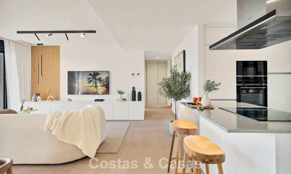 Ático de reciente construcción con amplio solárium en venta en complejo cerrado en Benahavis - Marbella 775463