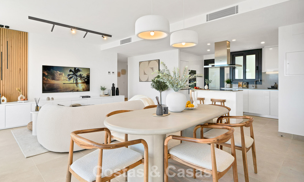 Ático de reciente construcción con amplio solárium en venta en complejo cerrado en Benahavis - Marbella 775465