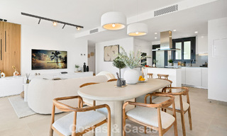 Ático de reciente construcción con amplio solárium en venta en complejo cerrado en Benahavis - Marbella 775465 