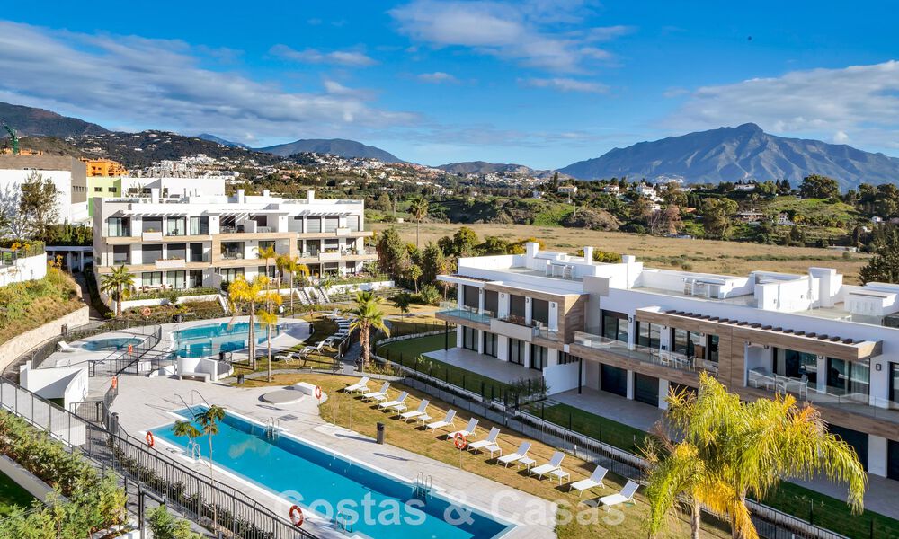 Ático de reciente construcción con amplio solárium en venta en complejo cerrado en Benahavis - Marbella 775468