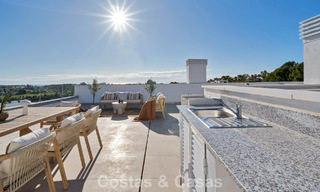 Ático de reciente construcción con amplio solárium en venta en complejo cerrado en Benahavis - Marbella 775475 