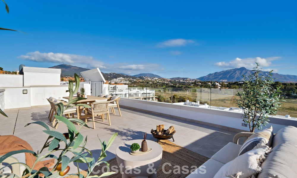 Ático de reciente construcción con amplio solárium en venta en complejo cerrado en Benahavis - Marbella 775479