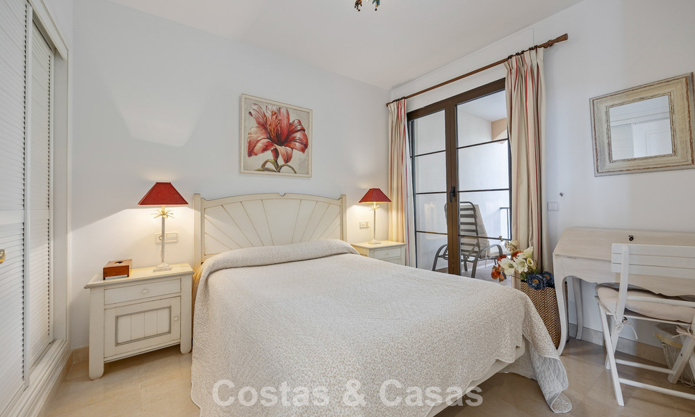 Amplia casa con impresionantes vistas al golf y al mar en venta, en una exclusiva urbanización de golf en Benahavis - Marbella 775209