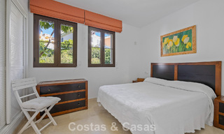 Amplia casa con impresionantes vistas al golf y al mar en venta, en una exclusiva urbanización de golf en Benahavis - Marbella 775210 