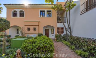 Amplia casa con impresionantes vistas al golf y al mar en venta, en una exclusiva urbanización de golf en Benahavis - Marbella 775214 
