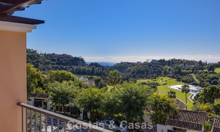 Amplia casa con impresionantes vistas al golf y al mar en venta, en una exclusiva urbanización de golf en Benahavis - Marbella 775217 