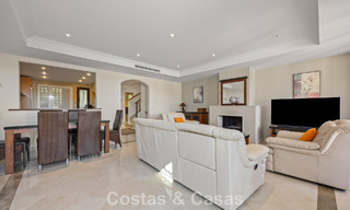Amplia casa con impresionantes vistas al golf y al mar en venta, en una exclusiva urbanización de golf en Benahavis - Marbella 775219 