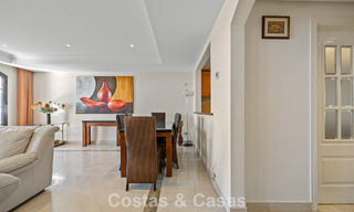 Amplia casa con impresionantes vistas al golf y al mar en venta, en una exclusiva urbanización de golf en Benahavis - Marbella 775221 