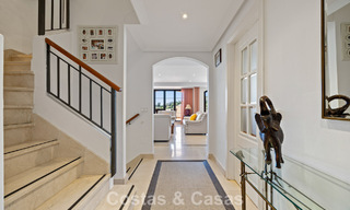 Amplia casa con impresionantes vistas al golf y al mar en venta, en una exclusiva urbanización de golf en Benahavis - Marbella 775225 