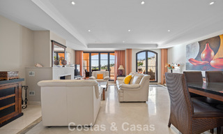Amplia casa con impresionantes vistas al golf y al mar en venta, en una exclusiva urbanización de golf en Benahavis - Marbella 775226 